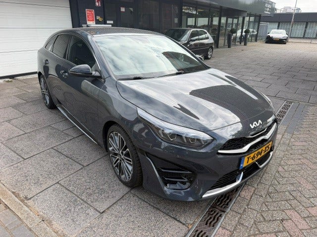 Kia ProCeed (2)