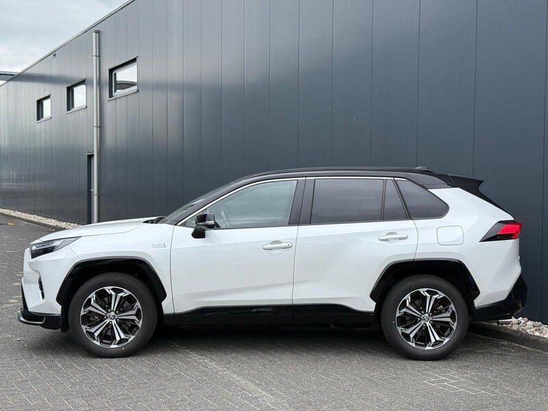Toyota RAV4 (4)
