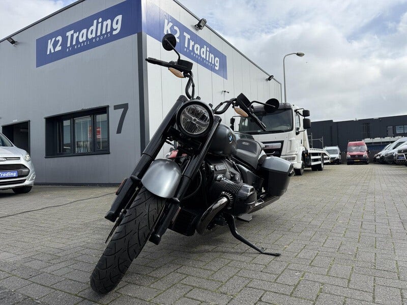 BMW R 18