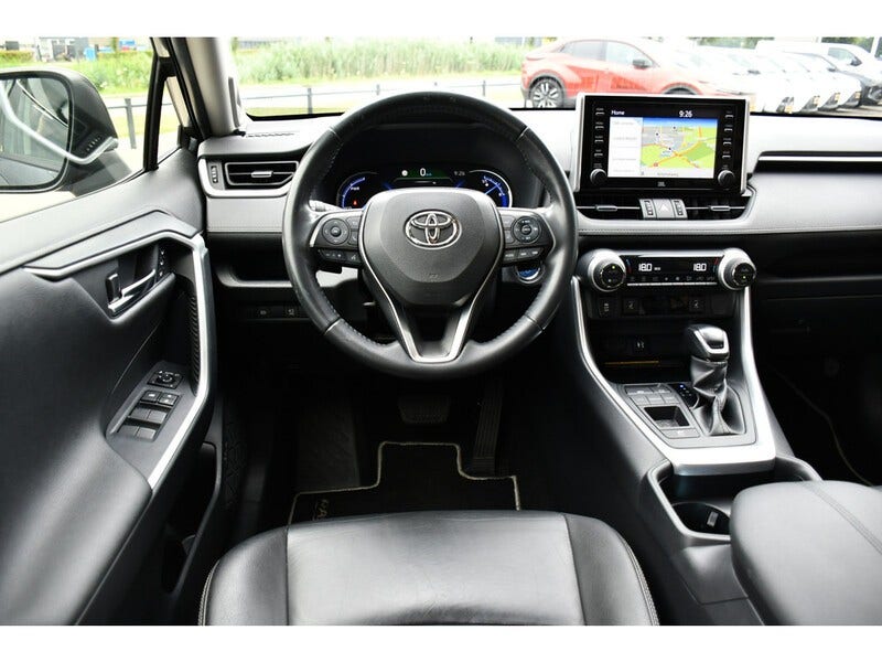 Toyota RAV4 (2)