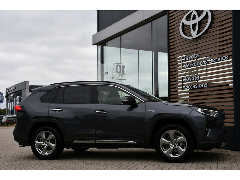 Toyota RAV4 (3)