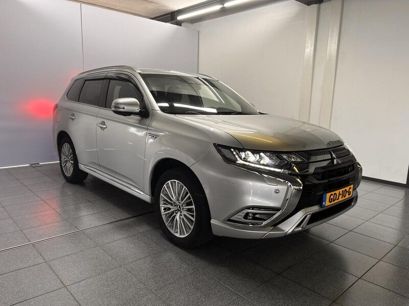 Mitsubishi Outlander (2)