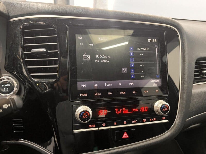 Mitsubishi Outlander (12)