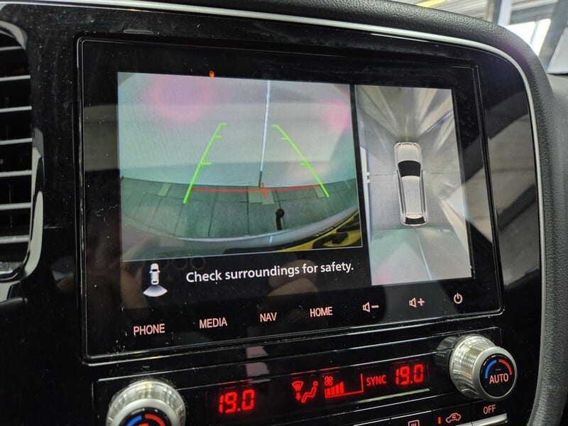 Mitsubishi Outlander (13)