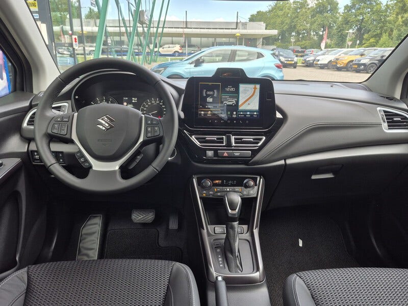Suzuki Cross (2)