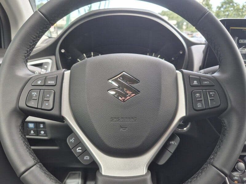 Suzuki Cross (14)