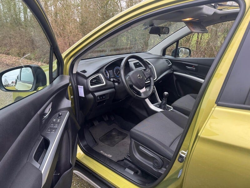 Suzuki Cross (9)