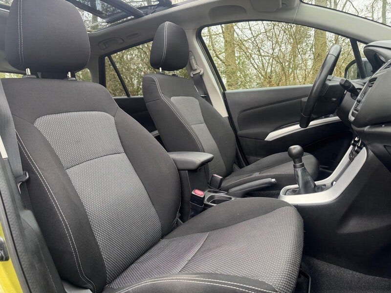Suzuki Cross (22)