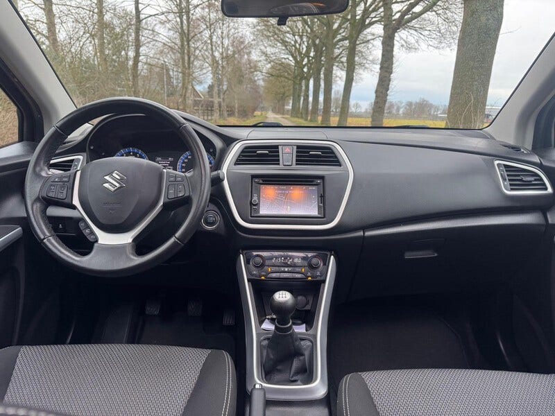 Suzuki Cross (24)