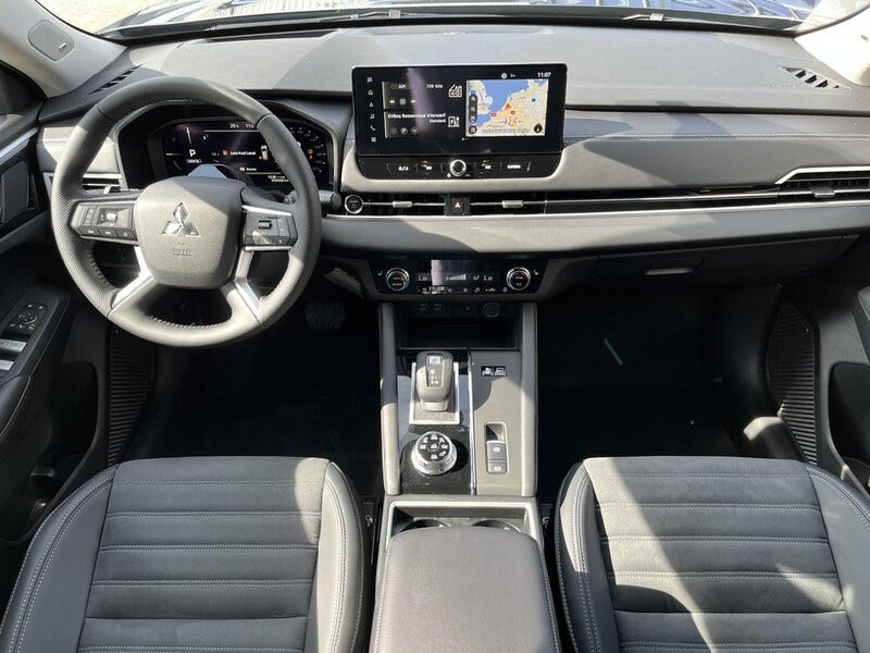 Mitsubishi Outlander (12)
