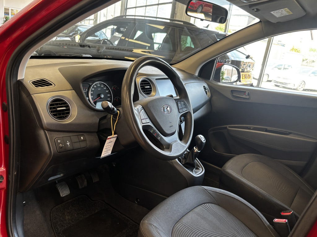 Hyundai i10 (2)