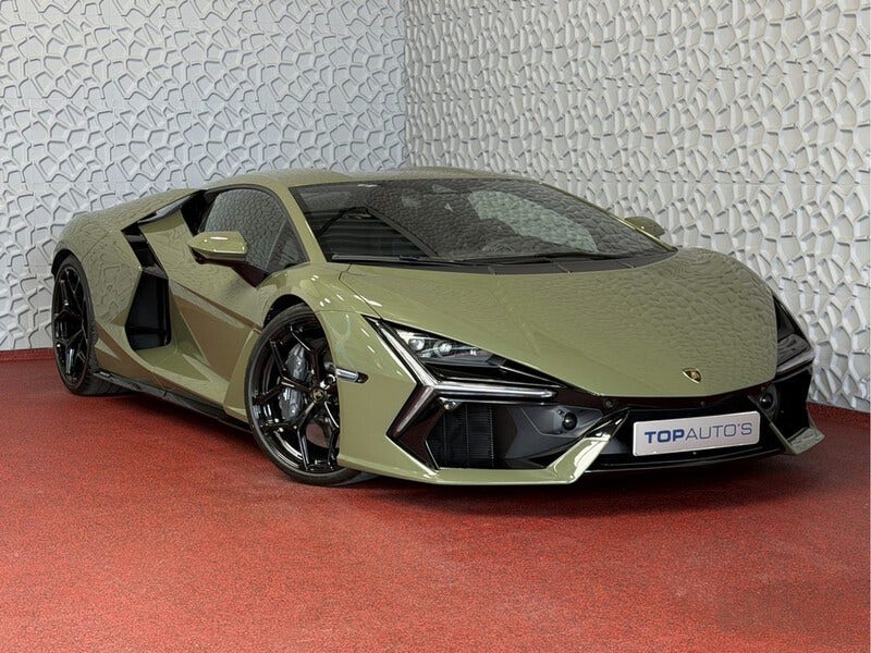 Lamborghini Revuelto
