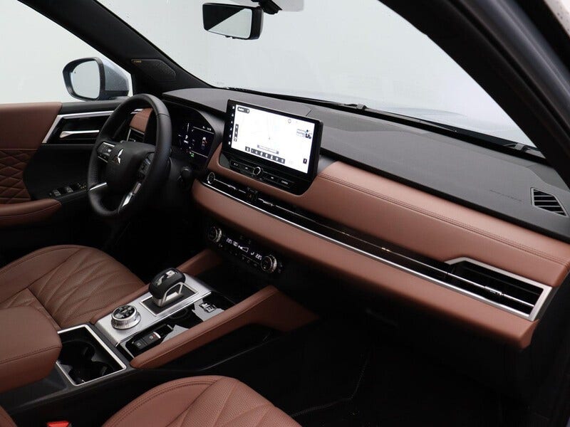 Mitsubishi Outlander (4)