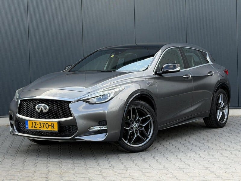 Infiniti Q30