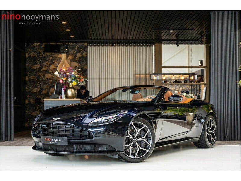 Aston Martin V8 Volante