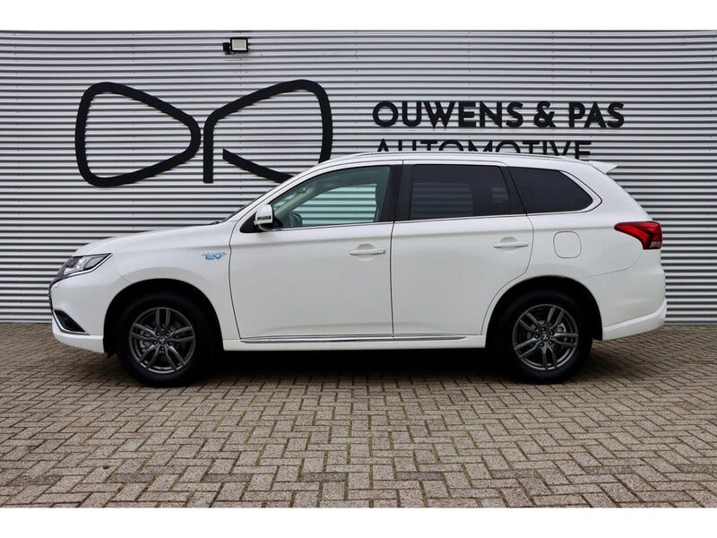 Mitsubishi Outlander (2)