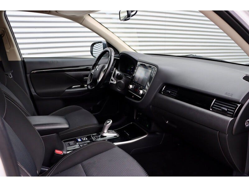 Mitsubishi Outlander (10)
