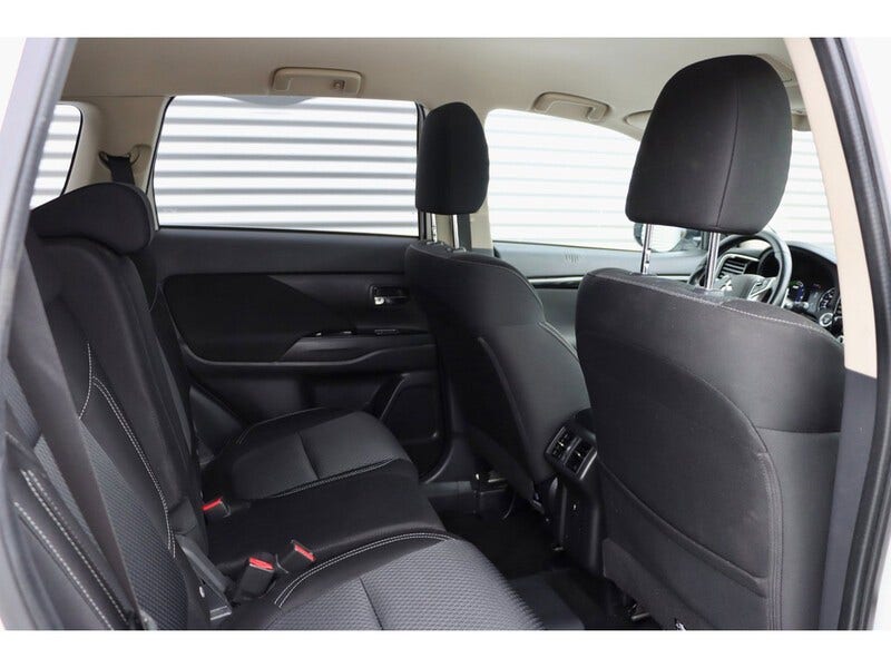 Mitsubishi Outlander (11)