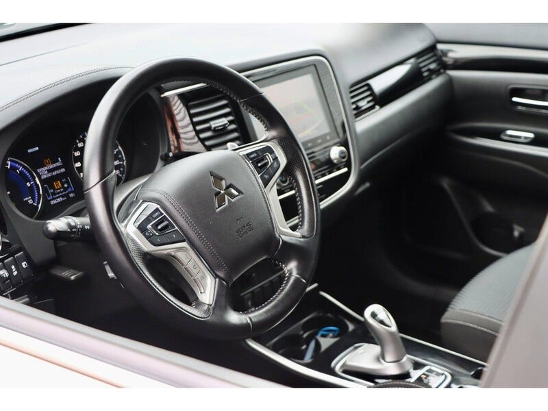 Mitsubishi Outlander (16)