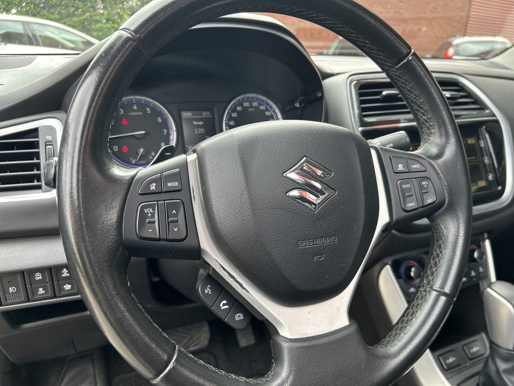 Suzuki Cross (7)