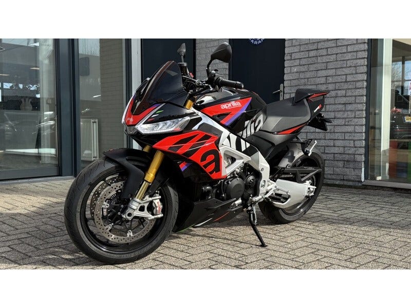 Aprilia Tuono V4