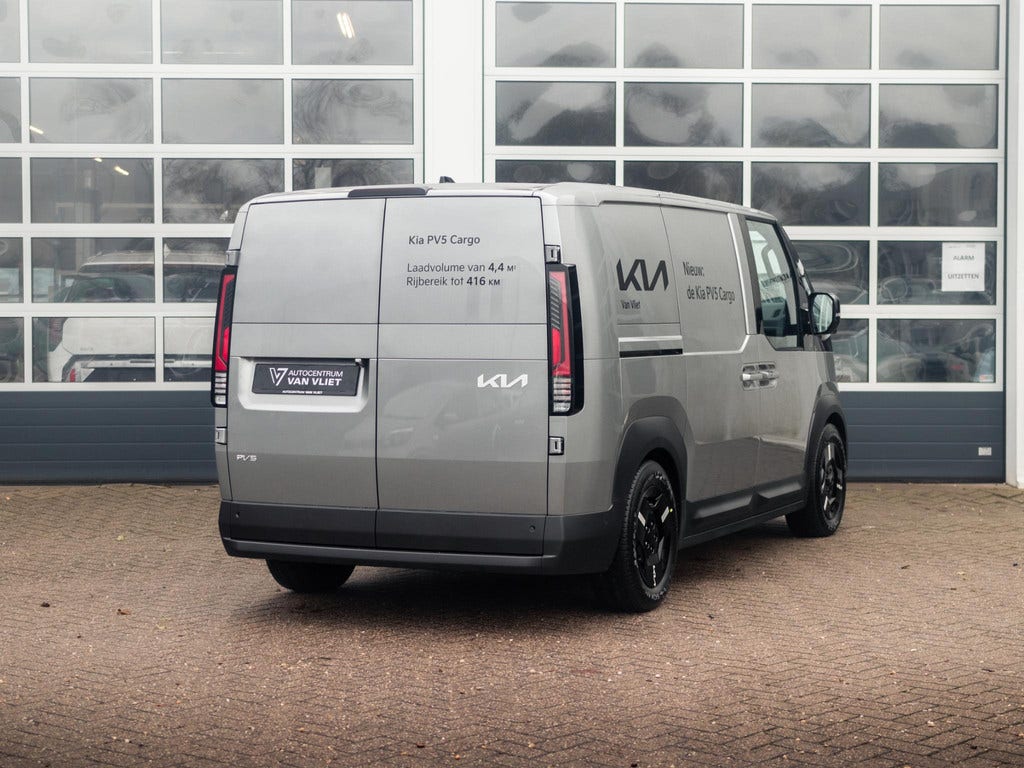 Kia PV5 (5)
