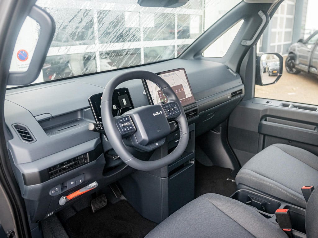 Kia PV5 (9)