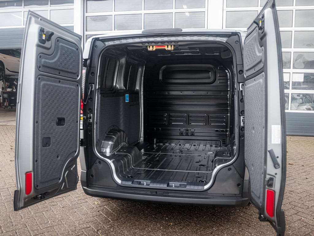 Kia PV5 (20)