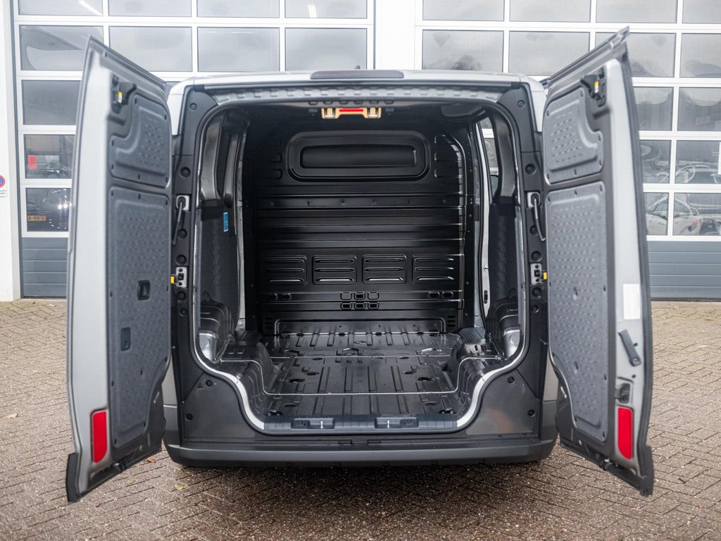 Kia PV5 (21)
