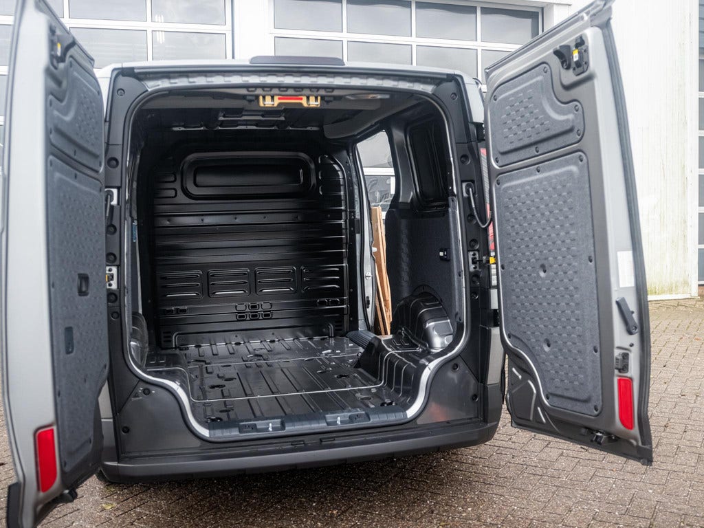Kia PV5 (22)