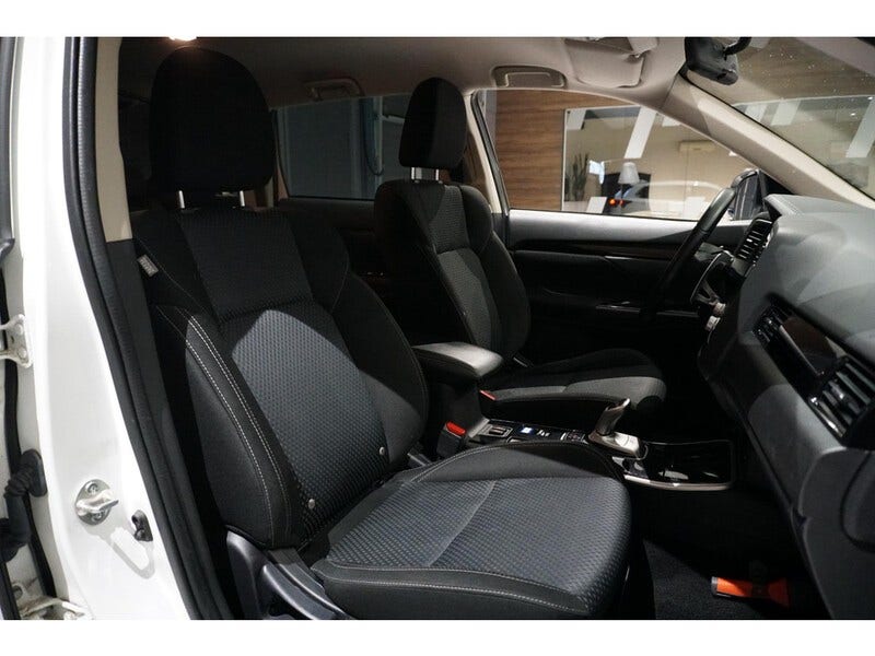 Mitsubishi Outlander (11)