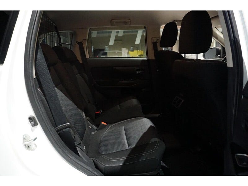 Mitsubishi Outlander (12)