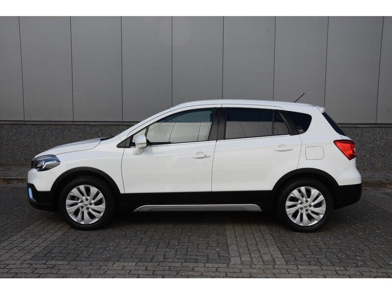 Suzuki Cross (5)