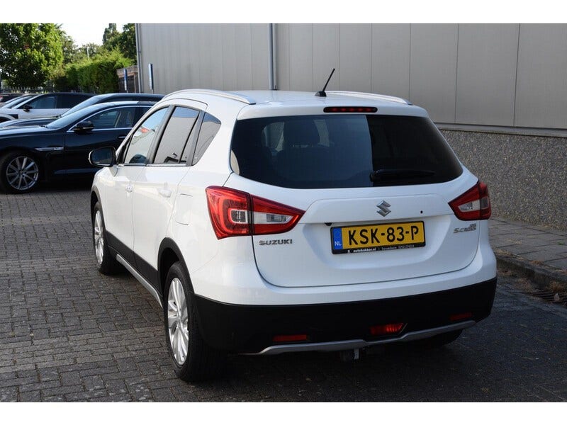 Suzuki Cross (6)