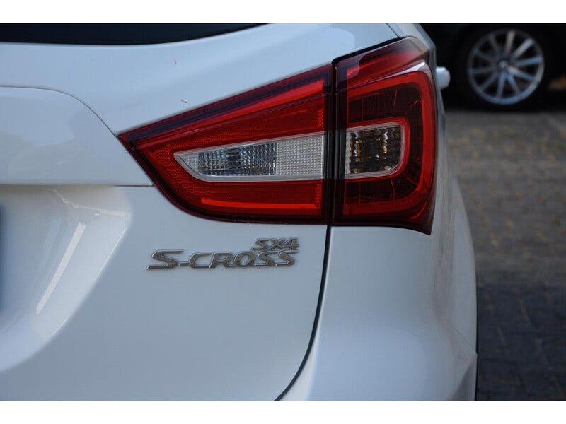 Suzuki Cross (7)