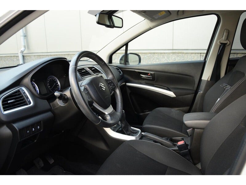 Suzuki Cross (9)