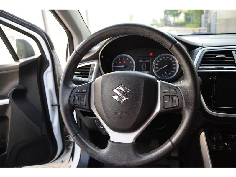 Suzuki Cross (12)