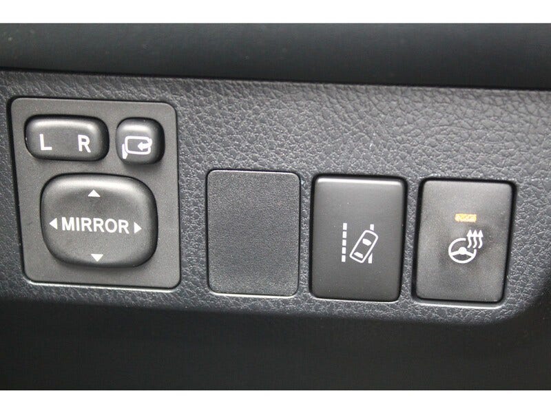 Toyota RAV4 (4)