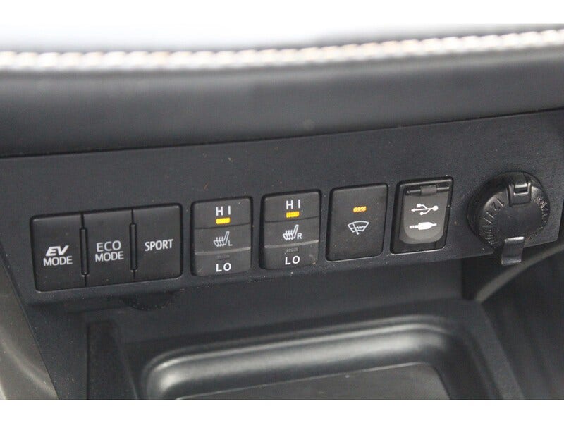 Toyota RAV4 (6)