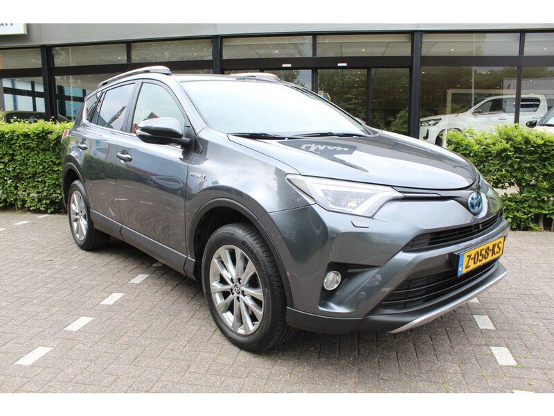 Toyota RAV4 (7)