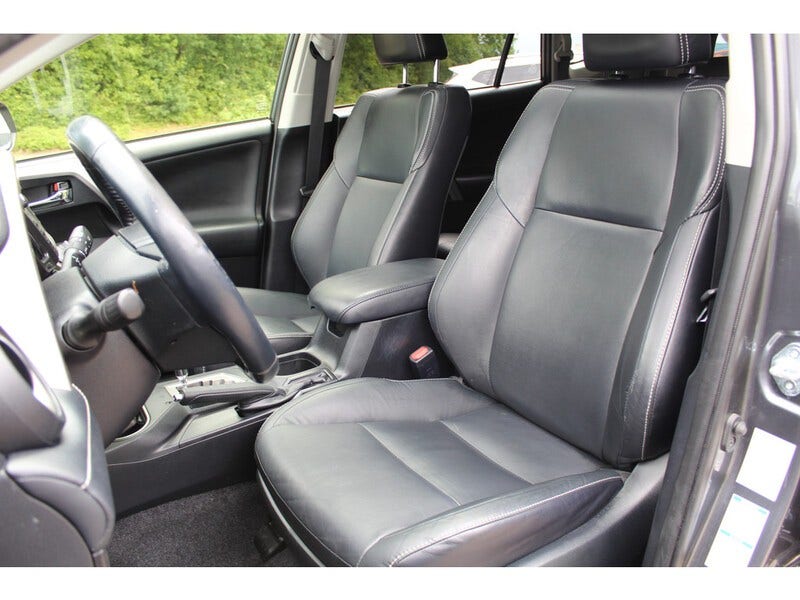 Toyota RAV4 (8)