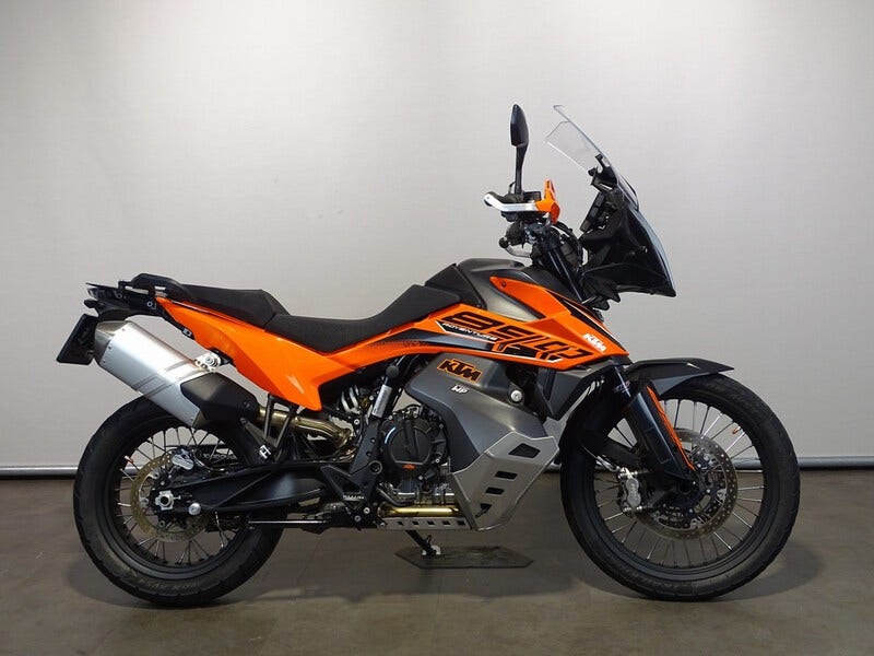 KTM 890