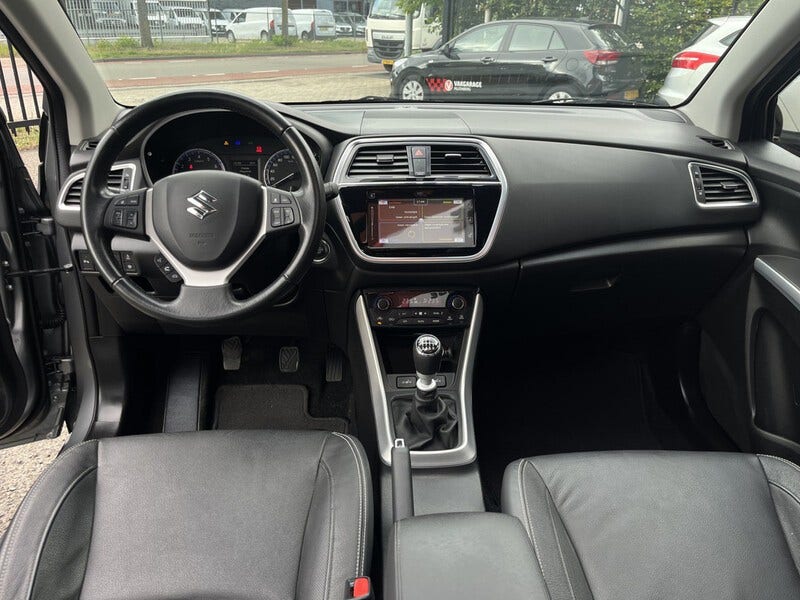 Suzuki Cross (21)