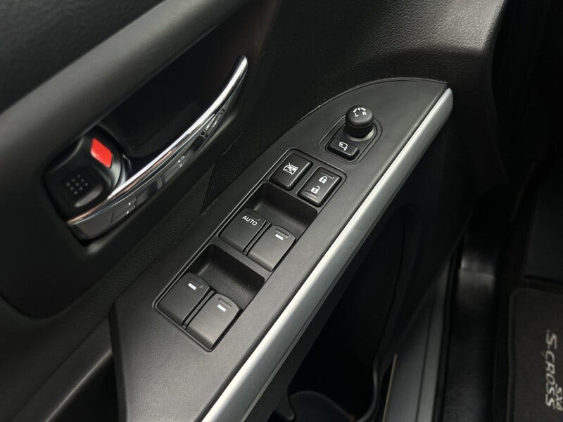 Suzuki Cross (22)