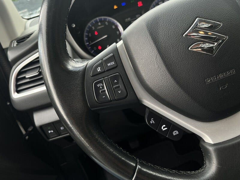 Suzuki Cross (24)