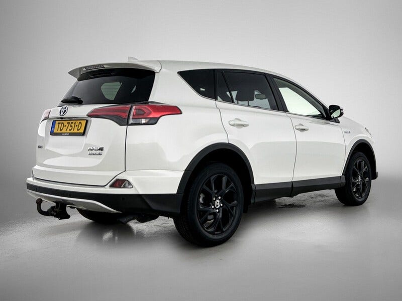Toyota RAV4 (2)