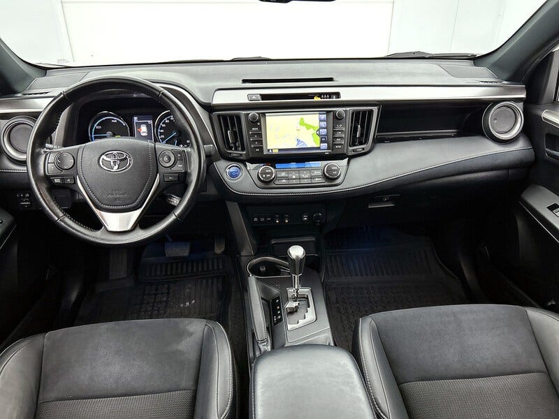 Toyota RAV4 (4)