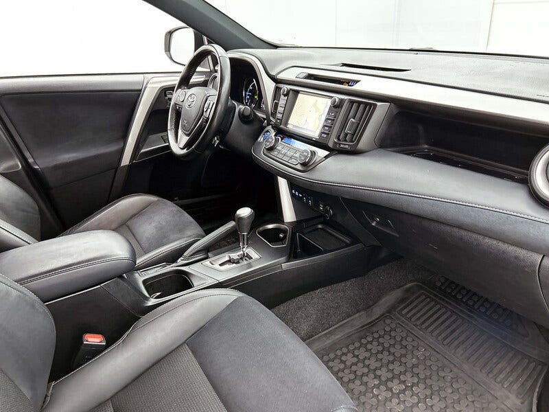 Toyota RAV4 (6)