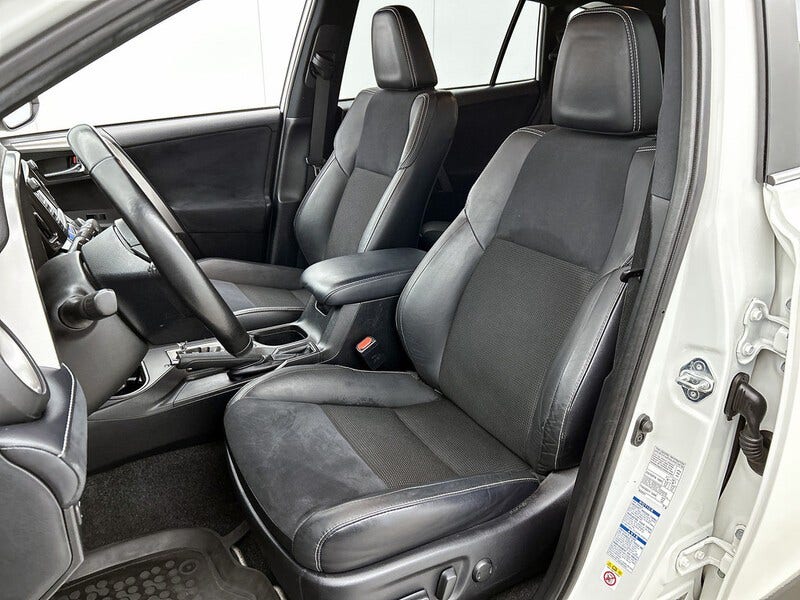 Toyota RAV4 (16)