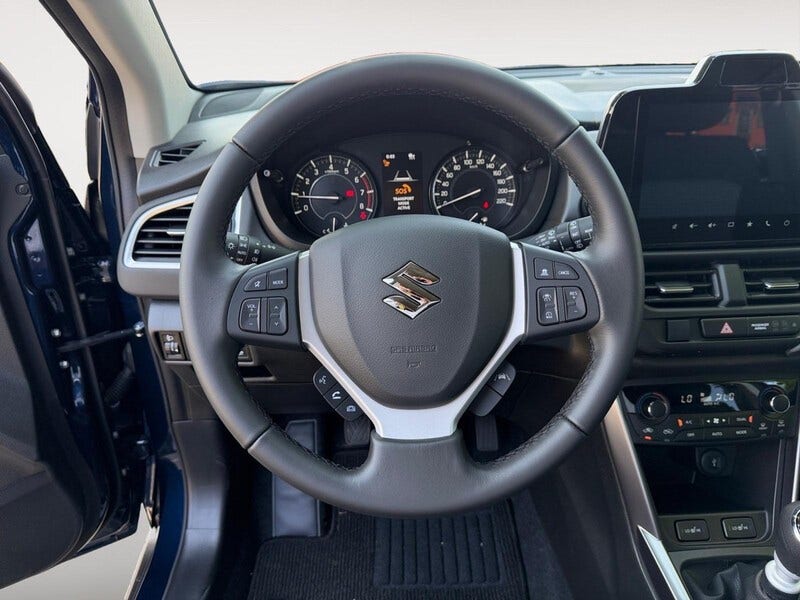 Suzuki Cross (18)